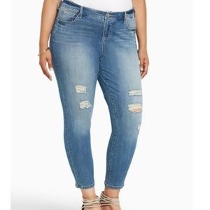✨ Torrid “ Girlfriend “ skinny jeans 26 R NWOT